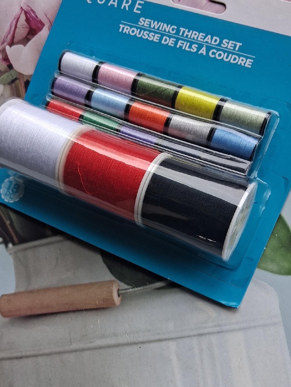 Thread sewing set